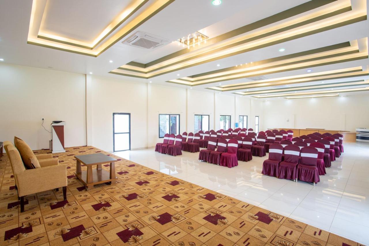 Lumbini Palace Resort Екстериор снимка